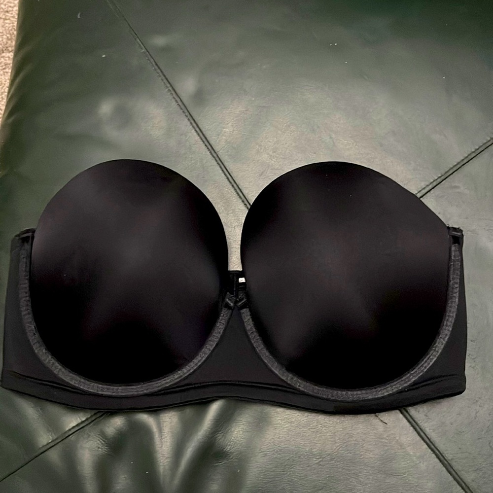Black strapless paramour bra